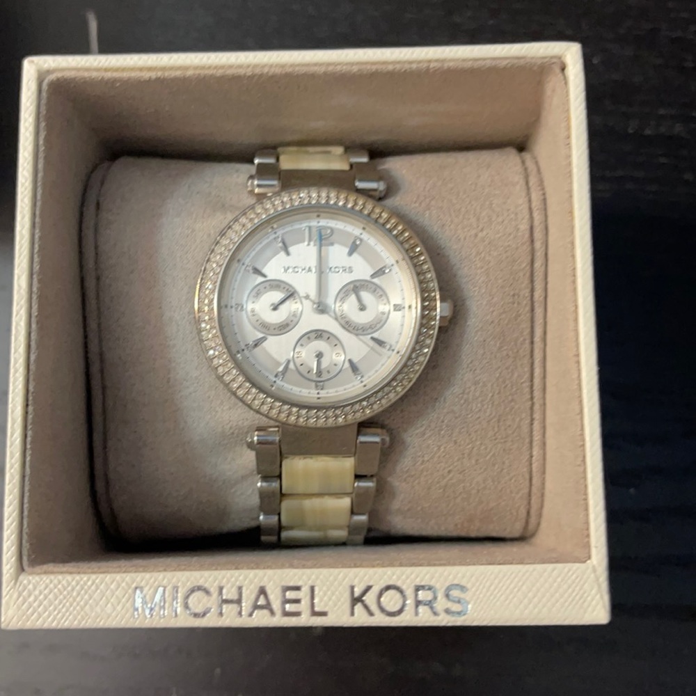 Michael Kors watch. Battery needs to be replaced